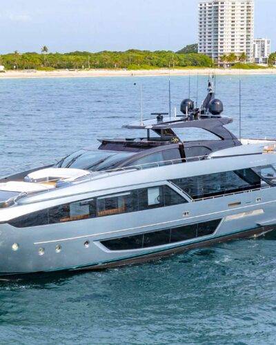 Powerful 7626 yacht sailing toward horizon on clear day.